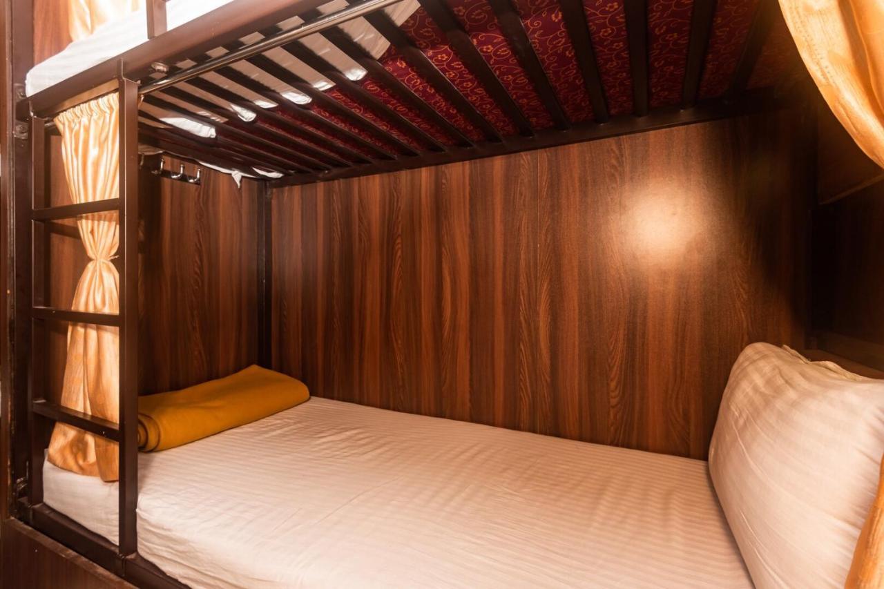 Almas Dormitory Andheri West Mumbai Exterior photo